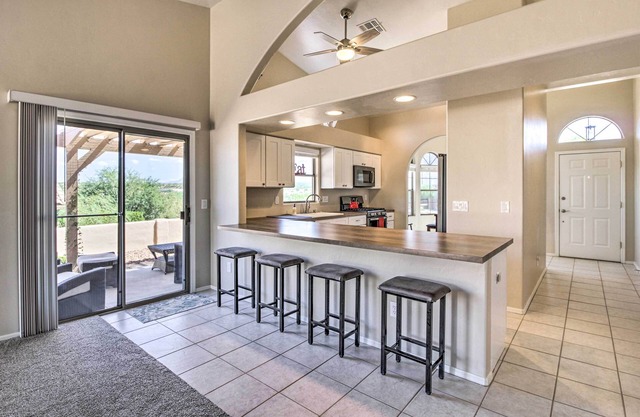 Oro Valley Home w/Hot Tub & Mountain Views!