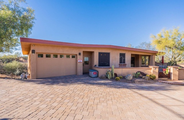 ORO VALLEY-NW TUCSON GUEST HOME - OVER 1200 SQ FT! GATED PROPERTY.