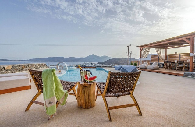 Osmio Luxury Residence with stunning views in delightful Milos
