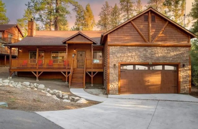 OSO CABIN * Hot Tub * Shuffleboard * BBQ * Open Floor Plan