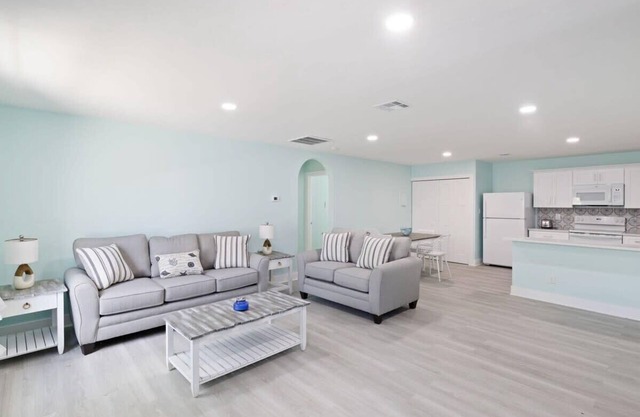 Osprey Suite- Cute Cottage Fenced Yard Pet Friendly