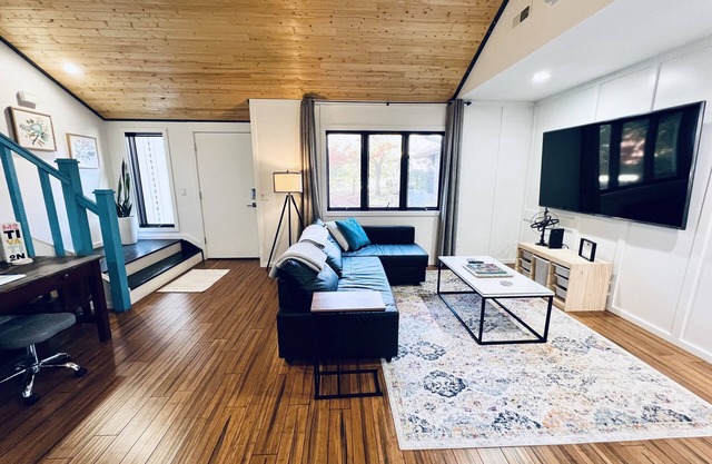 Outdoor adventure base, 5★ Family Friendly, 75" Smart TV!