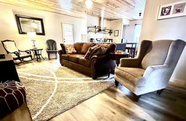 Outdoor Adventure Near University-Kid Friendly