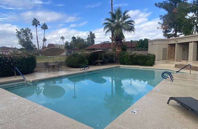 Outdoor Fun & Relaxation: Mini Golf, Pool, Hot tub, EV charger