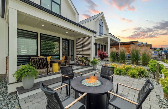 Outdoor Heater & Covered Patio, Paddle boards, Fire table, Bikes, Outdoor Games