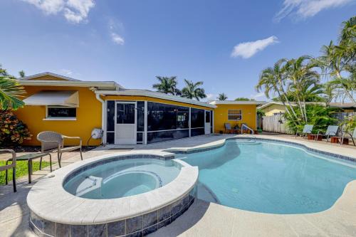 Outdoor Oasis, 2 Mi to Shore Boynton Beach Home!