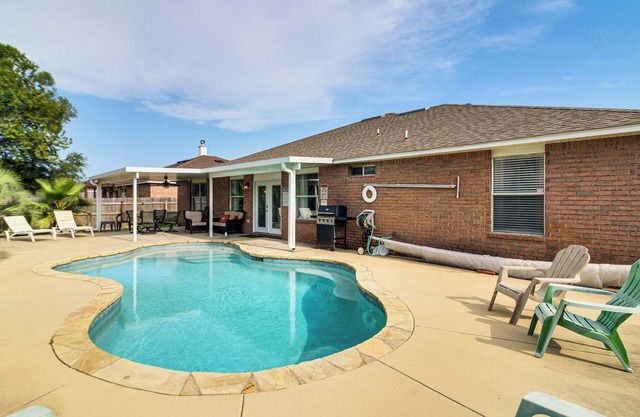 Outdoor Oasis: Group Getaway in Pensacola!