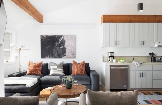 Outpost: Cedars Studio 1421