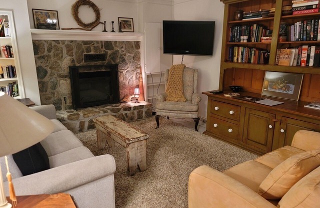 Outstanding Victoria location in beautiful Cadboro Bay