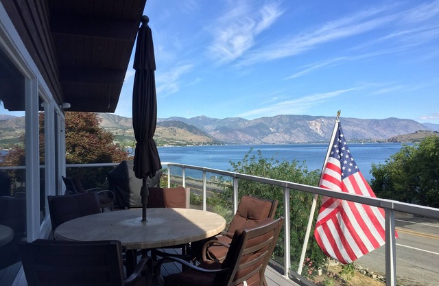 Outstanding views w/convenient access to Lake Chelan