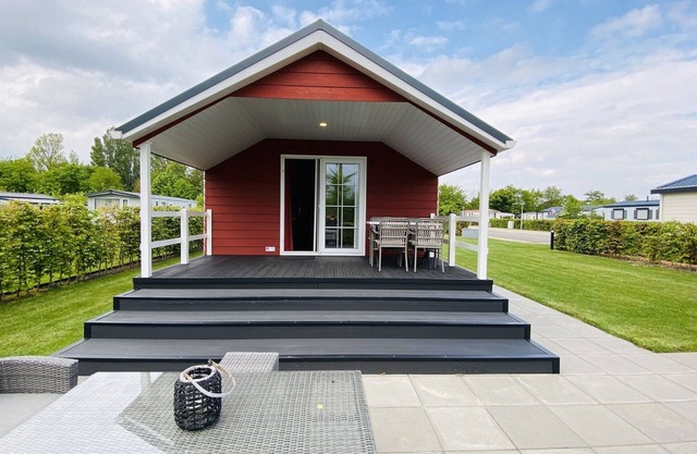 Ouwerkerk, Schouwen-Duiveland 4-person lodge on cozy campsite