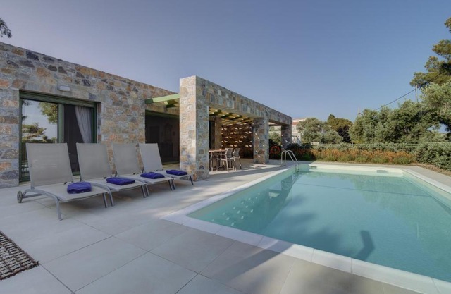 Ouzo Stone House 2 with private pool