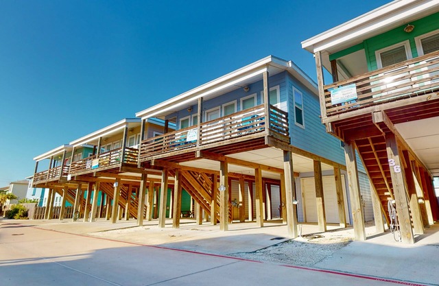 OV37 Shared Pool, Golf Cart Access