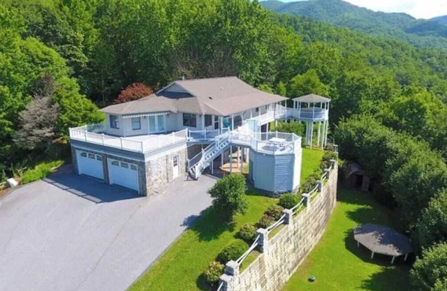 Overlook Retreat *New Listing*