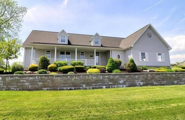 Owasco Lake House w/120ft private water front!