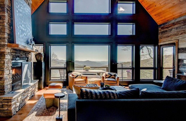 Owls Nest - Pool Table, hot tub, views, Indoor & Outdoor Fireplaces