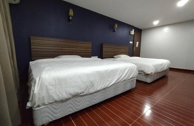 OYO 90248 Kapitan Inn