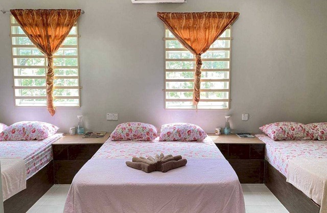 OYO 91002 D Qamar Motel