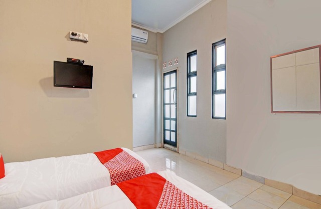 OYO 93088 Celine Home Syariah