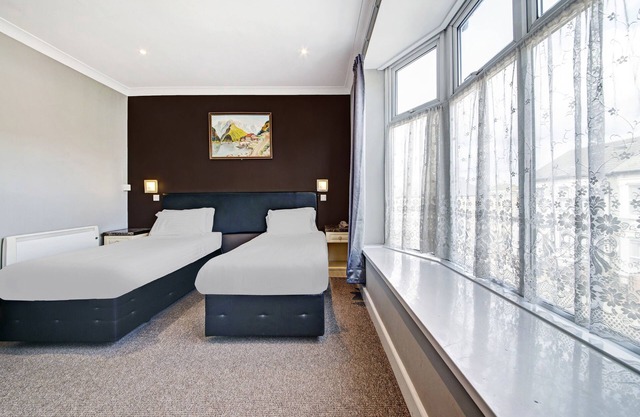 OYO Bostons Manor Hotel, Hanwell London