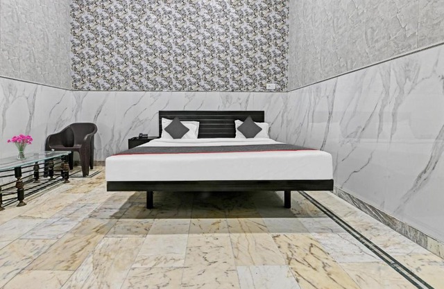 OYO Townhouse 1083 Hotel Tribhuvan