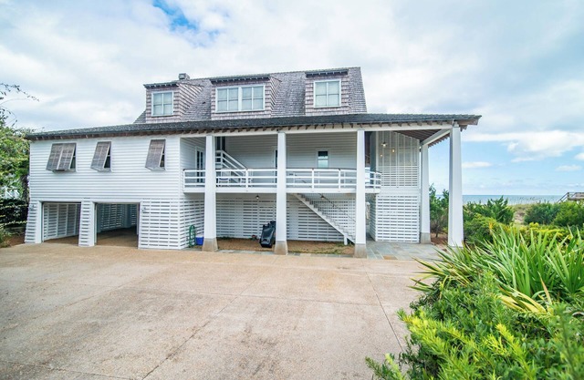 Oysters Pearl 4BR Oceanfront Beach Home Grand Porch and more in Debordieu!