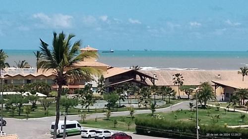 Pé na areia e vista mar