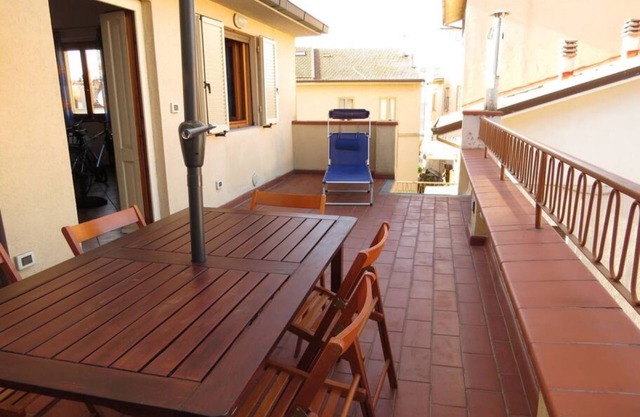 P007 - Porto Recanati, large three-room apartment with parking near the sea