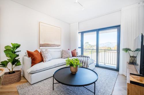 Paarl 225 - Lux Modern 2 Bedroom Apartment with Parking