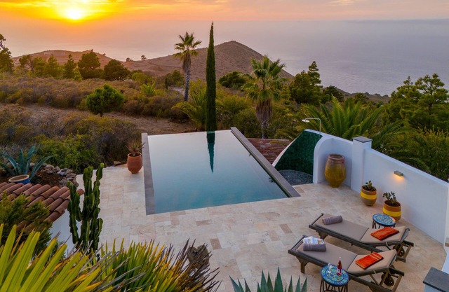 PABELLÓN DE MIRAMAR nHideaway oasis against a dream backdrop