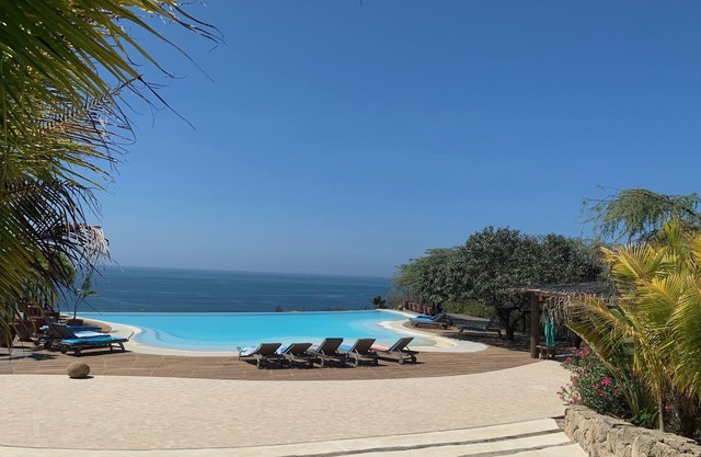 Pacific Palm Bay Cliff Villa in Puntasal Peru