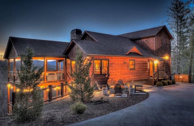 Painted Sunset Lodge - Sunset Views | 3 Master Suites | Hot Tub and Outdoor Living | Game Room
