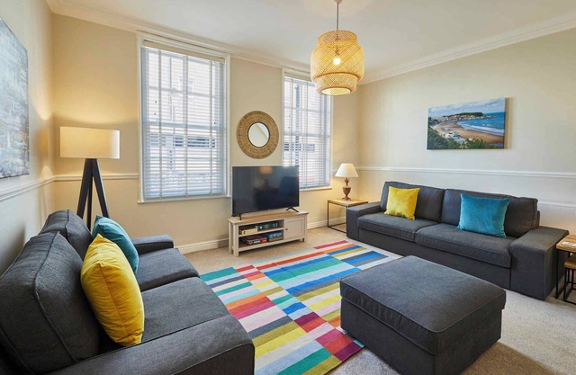 Painters - Number 1 - modern 4 bedroom apartment, central location