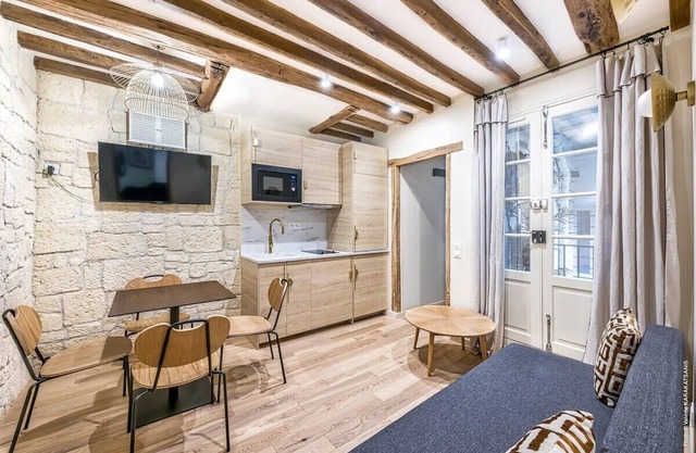 Palais Royal - Victoires 1bdr by B'Your Home