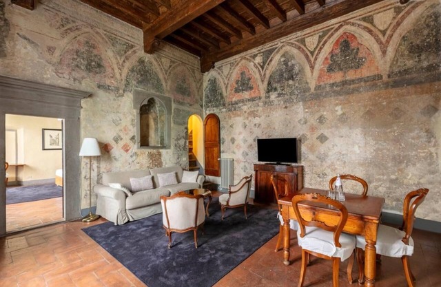 PALAZZO BOTTICELLI by Ponte Vecchio, several units! Perfect for big groups!