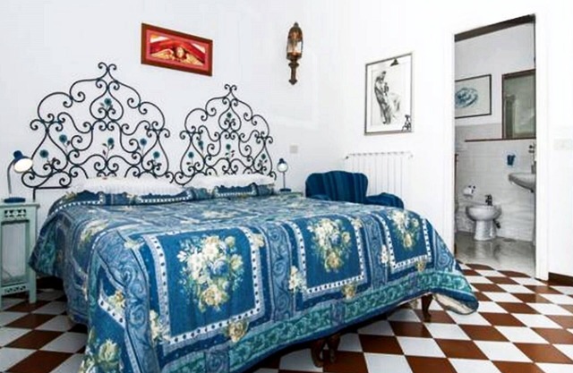 Palazzo del 500 in the heart of the historic center with hanging garden