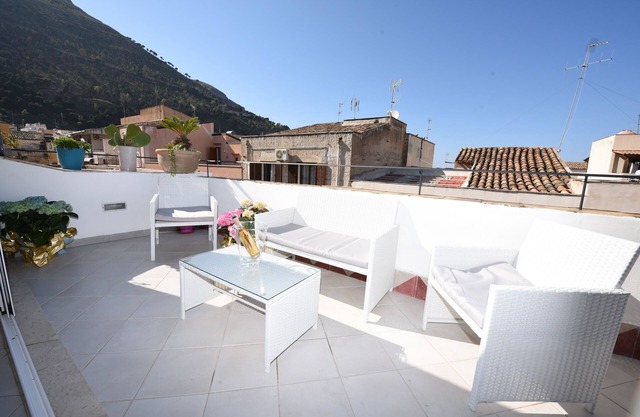 Palazzo TAORMINA apartment with sea view - castellammare del golfo