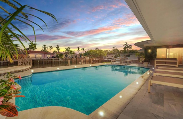 Palisades by JadoreLuxe l Oasis Pool and Waterview