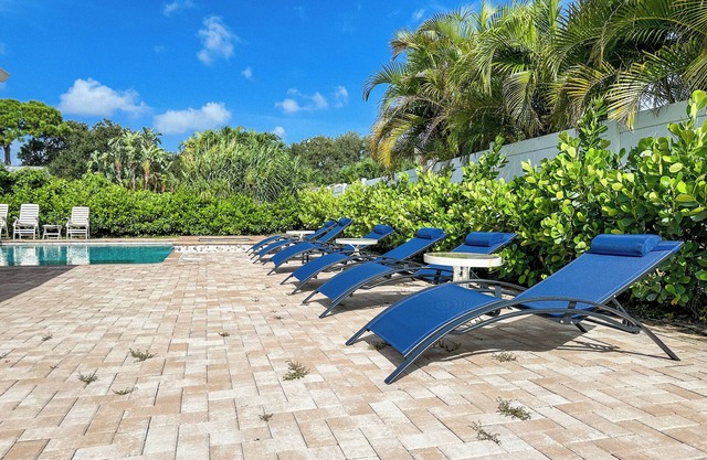 PALM BEACH GARDENS 5 BR/4BA HOME - PRIVATE POOL - HOT TUB