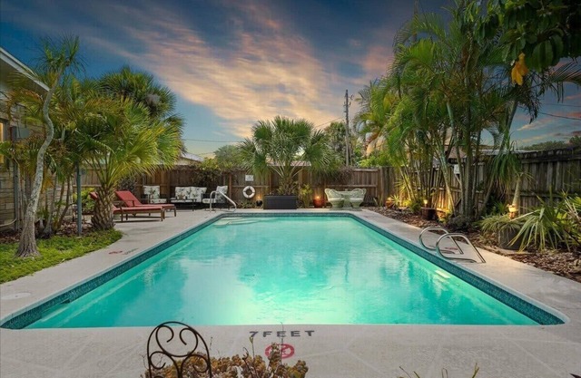 Palm Paradise - Lush Pool, Walk DNTN 3br
