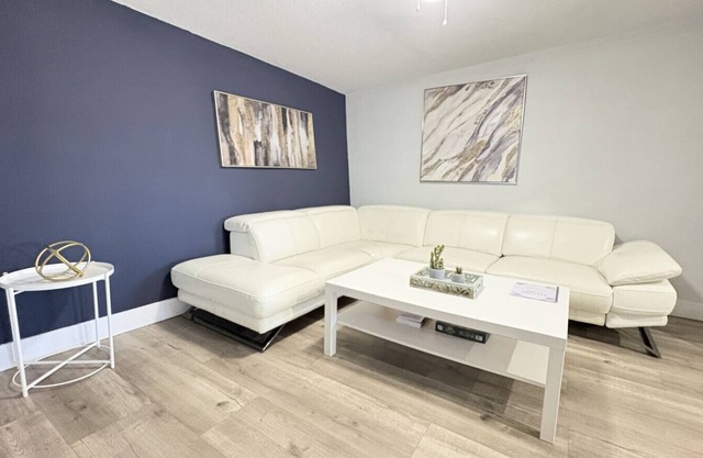 Palmetto Palms Miami Home | Near Airport