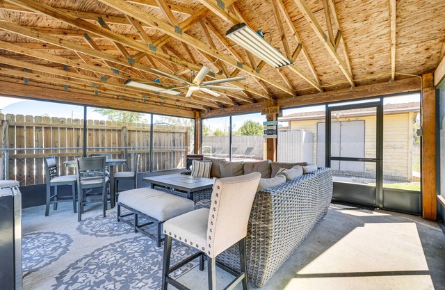 Panama City Poolside Oasis: 2 Mi to Beach!