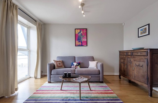 Panoramic Docklands Home