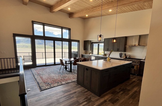 Panoramic Lakeview Cottage