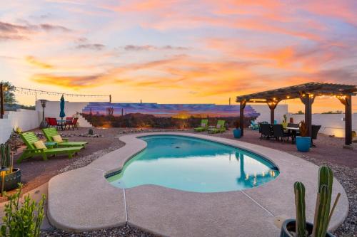 Panoramic Mountain Views, Heated Pool, 2 Kitchens