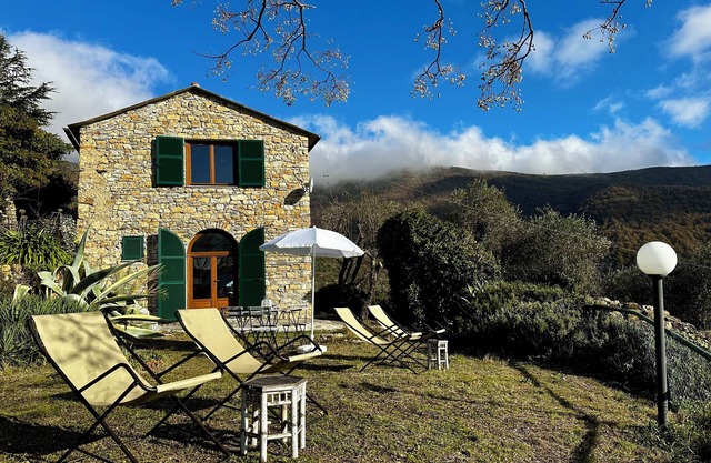 Panoramic Rural House With Garden
