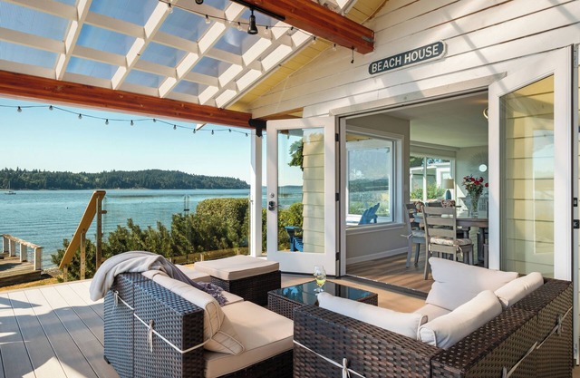 Panoramic Sea & Mt. View Retreat in Port Orchard