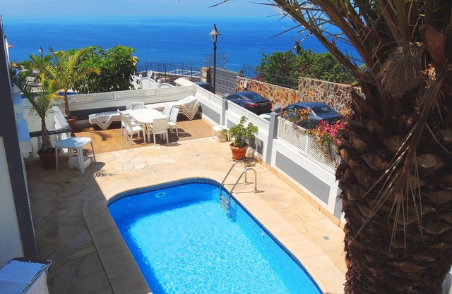 Panoramic Sea View Villa, Htd Pool, nr Beach/Marina/Village, AC WiFi UKTV