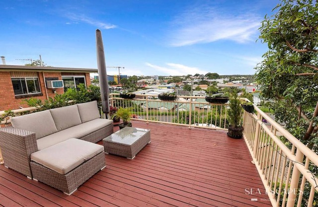 Panoramic Sunrise Views - Charming 2BR Flat