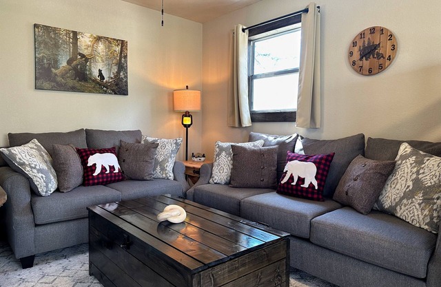 Papa Bear Cabin 1 - Community pool and hottub.